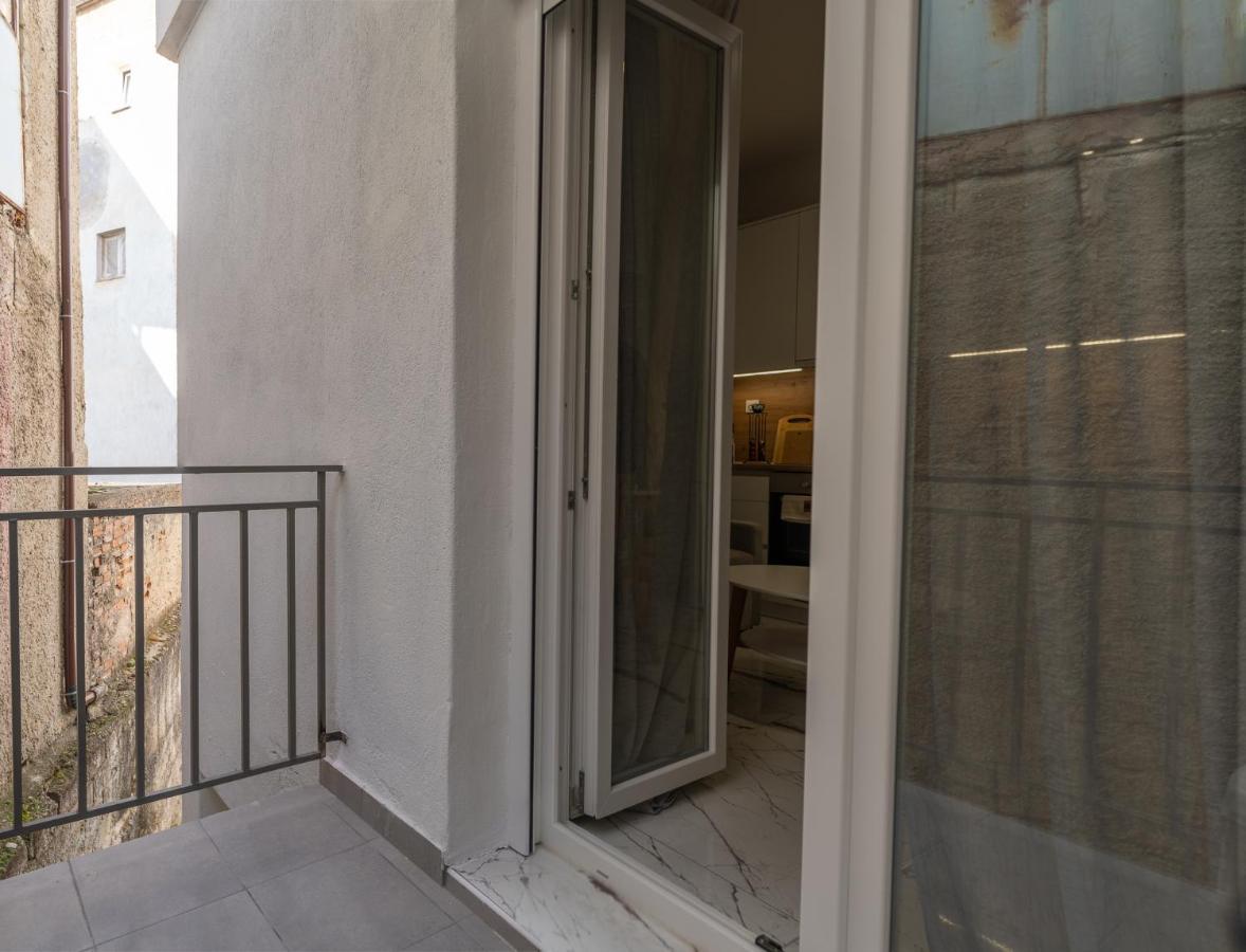 Suite Apartment Sziátiszta Kültér fotó